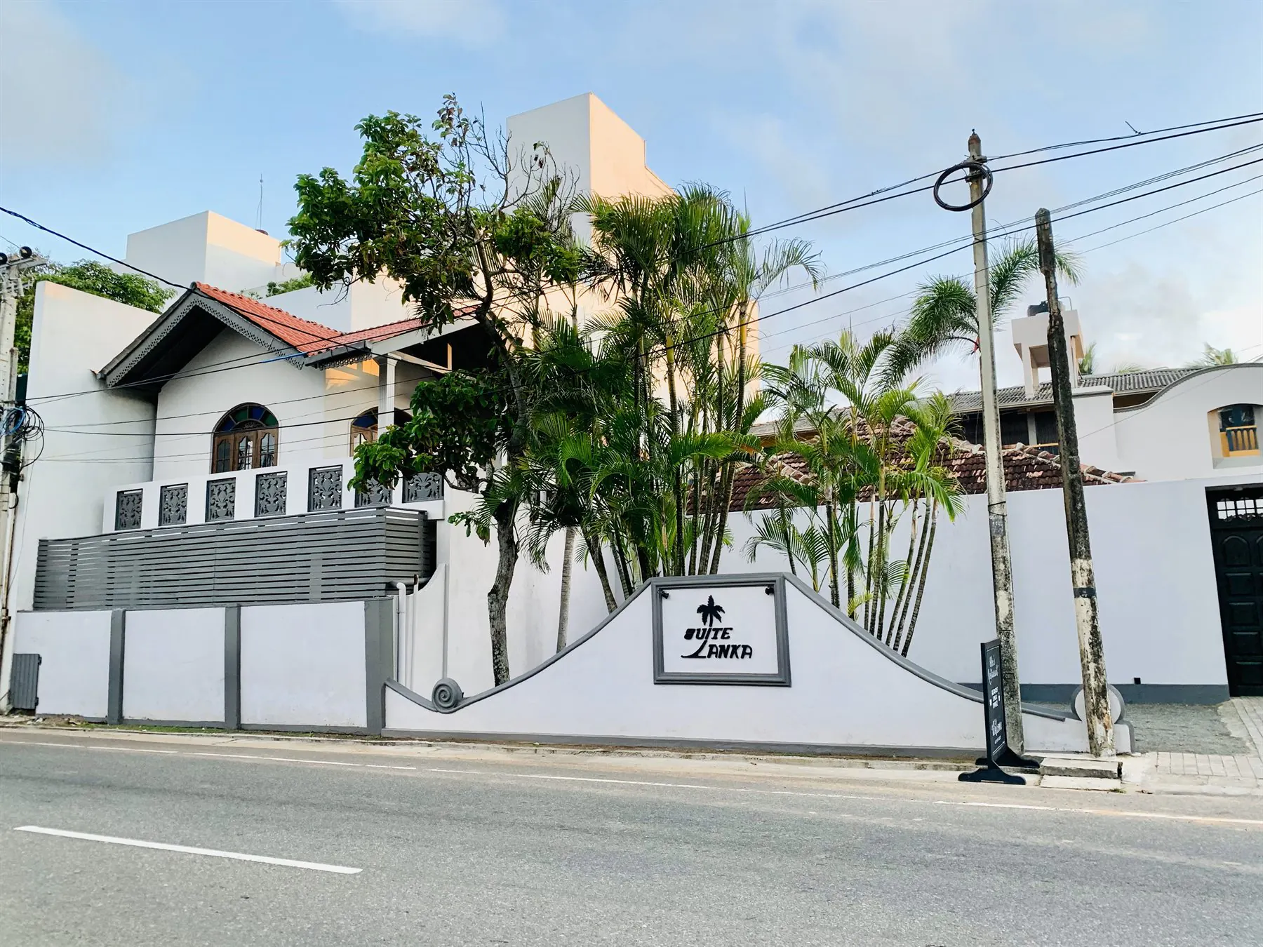 Suite Lanka hotel entrance on Galle Road