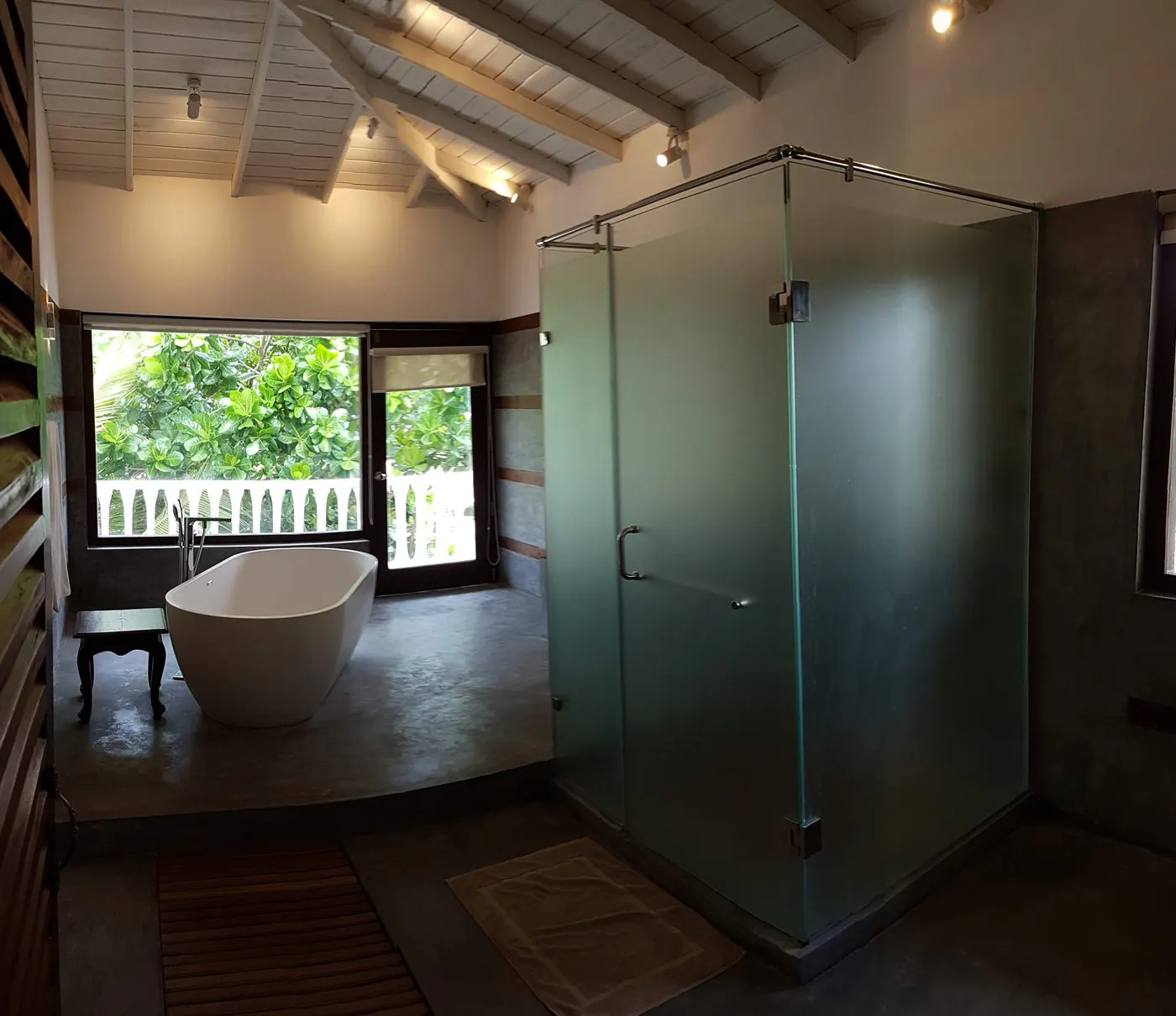 Penthouse Premier bathroom
